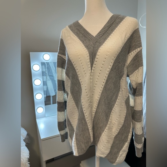 Pullover Sweater for Women V Neck Long Sleeve Hollow Out Knit Grey White Comfy - Picture 2 of 5